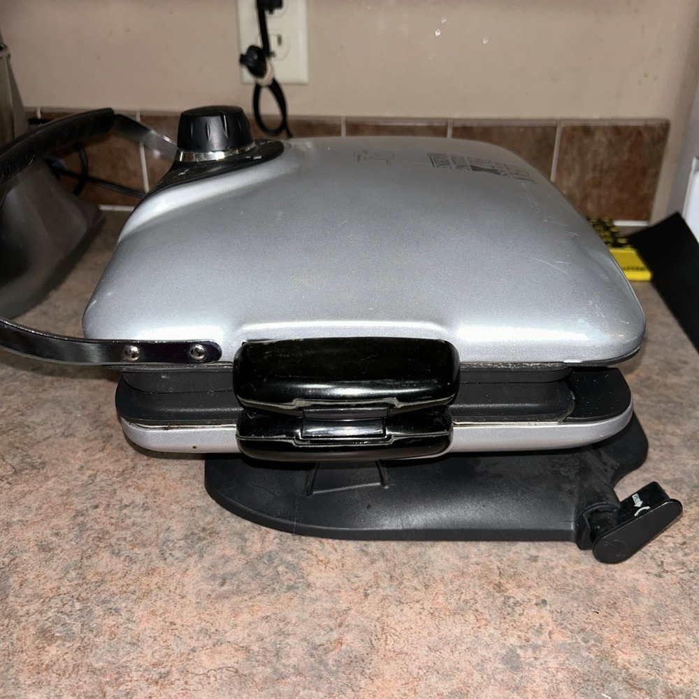 George Foreman GRP90WGPQ The Next Grilleration Machine w3 Interchangeable Plates - Picture 3 of 6